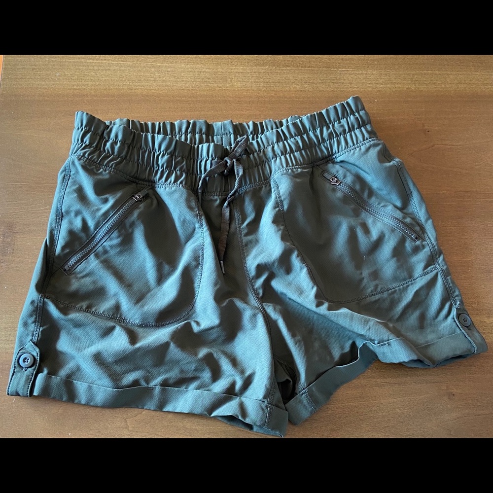 Navy Green Athleisure short